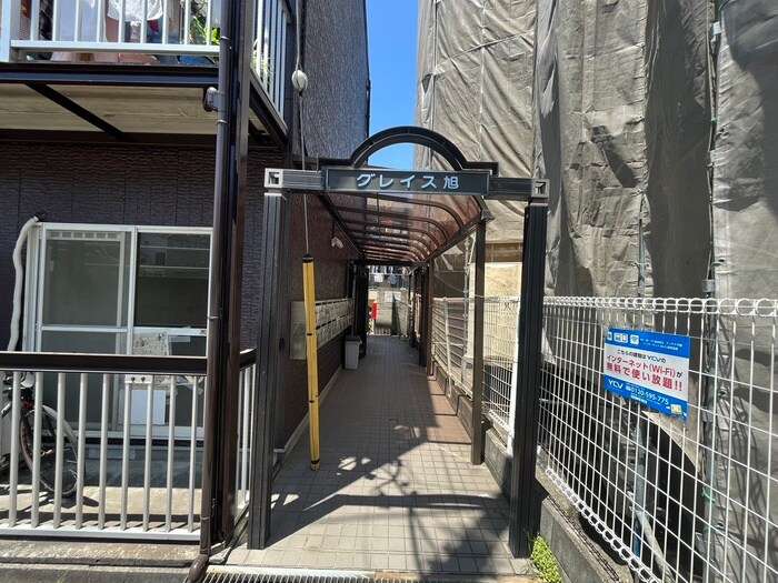 物件外観写真3　(エントランス部分)