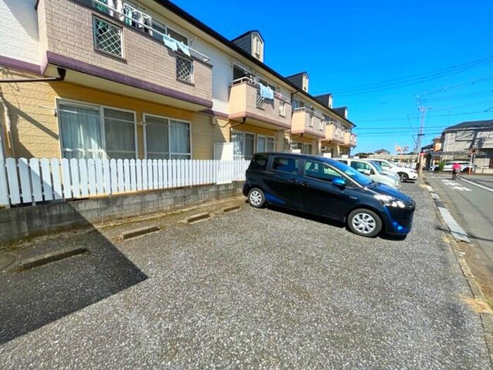 物件外観写真4　(駐車場)