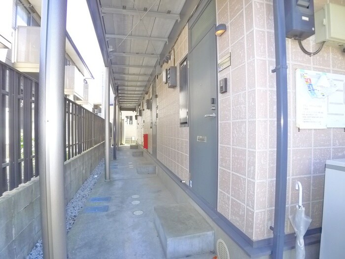 物件外観写真4　(エントランス部分)