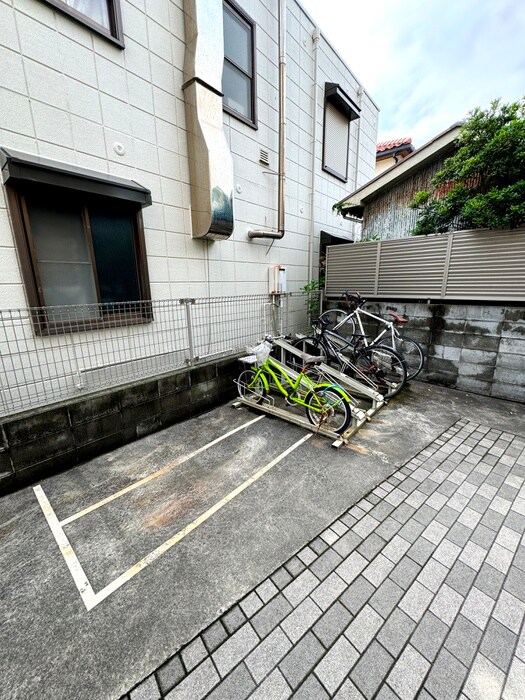 物件外観写真4　(駐輪場)