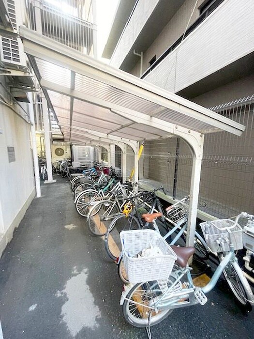 物件外観写真3　(駐輪場)