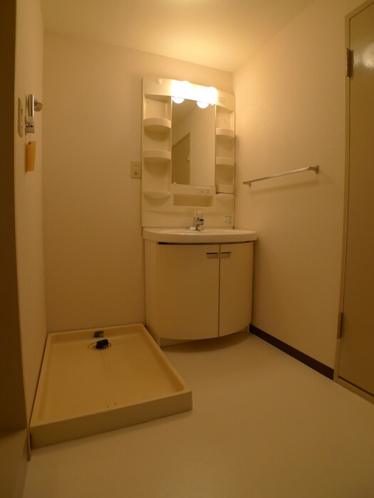 物件内観写真13　(洗濯機置場)