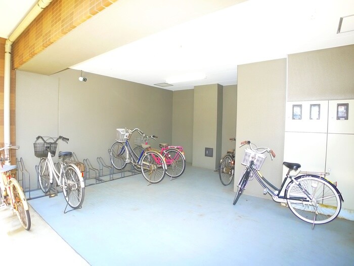 物件外観写真3　(駐輪場)
