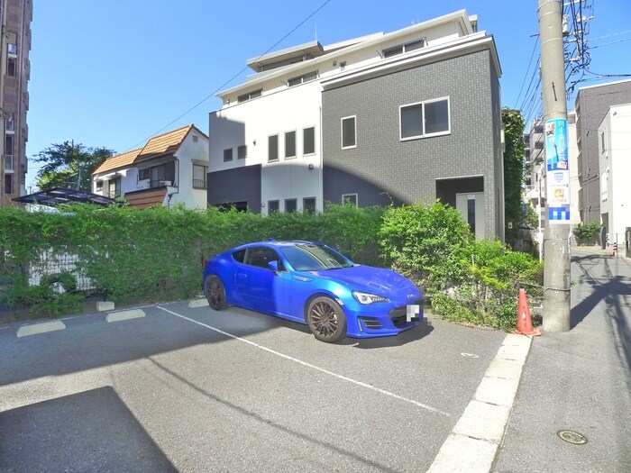 物件外観写真6　(駐車場)