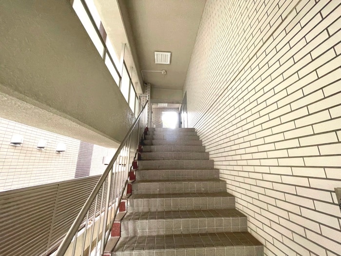 物件外観写真6　(エントランス部分)