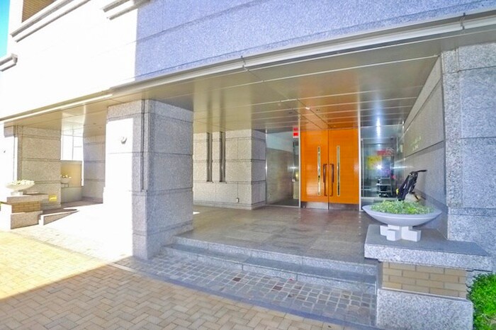 物件外観写真4　(エントランス部分)