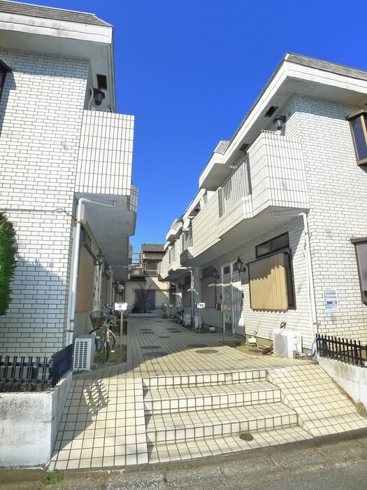 物件外観写真3　(エントランス部分)