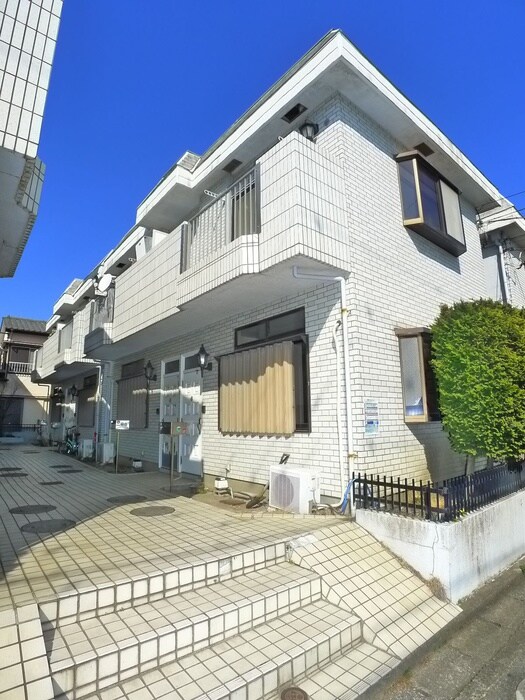 物件外観写真4　(エントランス部分)