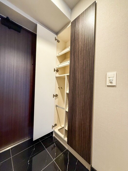 サンクレイドル西日暮里Ⅲ(503)の靴箱