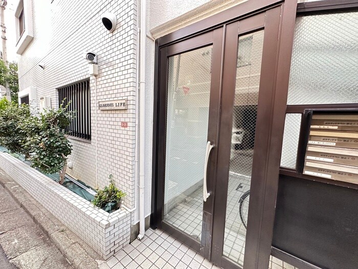 物件外観写真6　(エントランス部分)