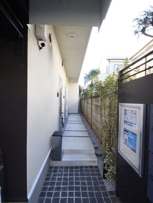 物件外観写真3　(エントランス部分)