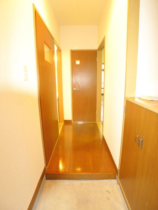 物件内観写真10　(玄関)