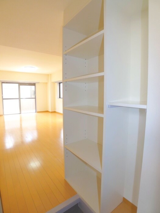 物件内観写真5　(玄関)