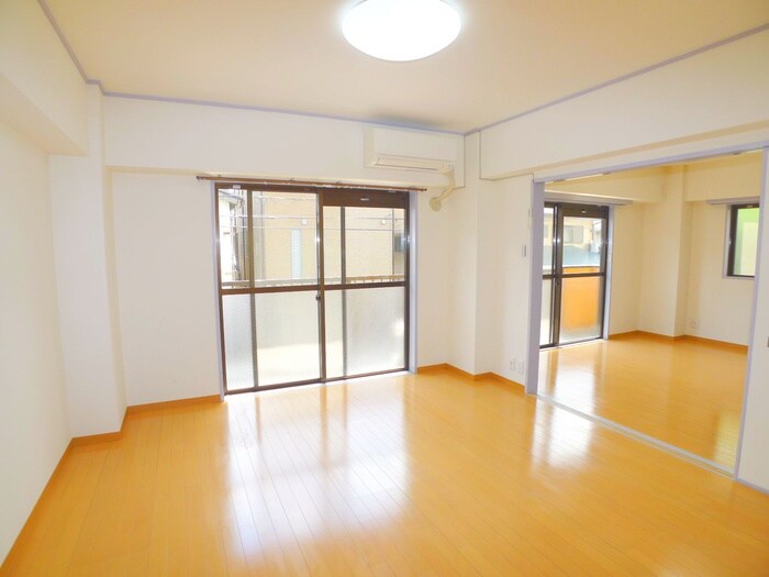 物件内観写真10　(室内からの展望)