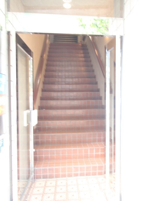 物件外観写真5　(エントランス部分)