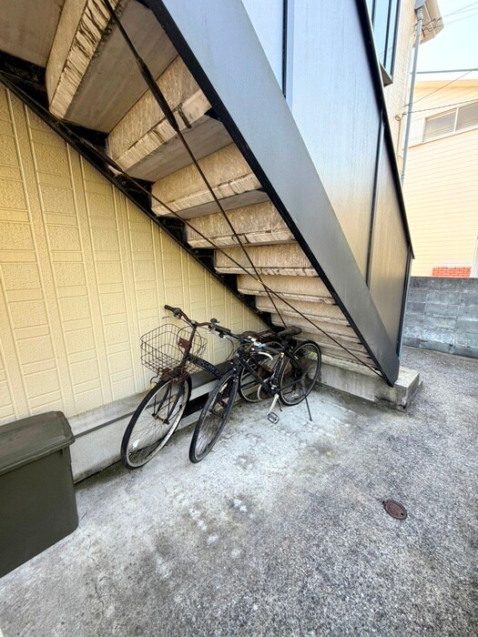 物件外観写真5　(駐輪場)