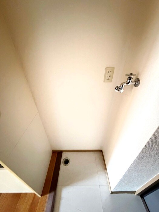 物件内観写真16　(洗濯機置場)