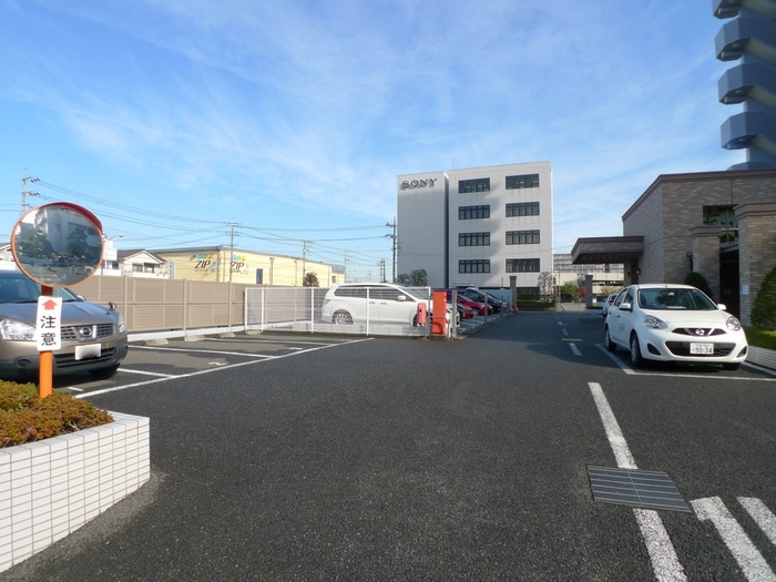 物件外観写真5　(駐車場)