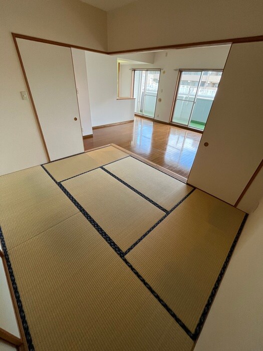 物件内観写真10　(室内からの展望)