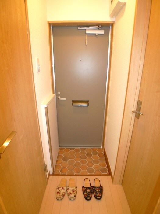 物件内観写真11　(玄関)