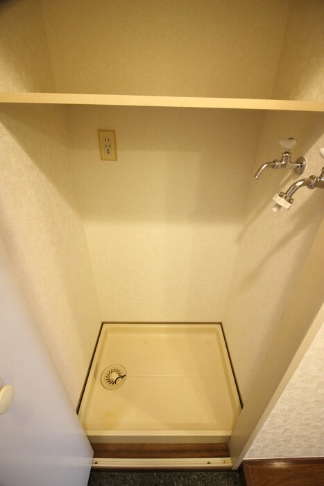 物件内観写真8　(洗濯機置場)