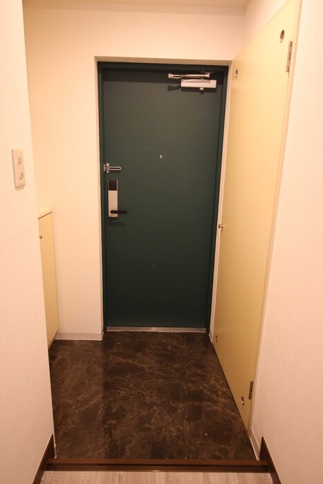 物件内観写真8　(玄関)