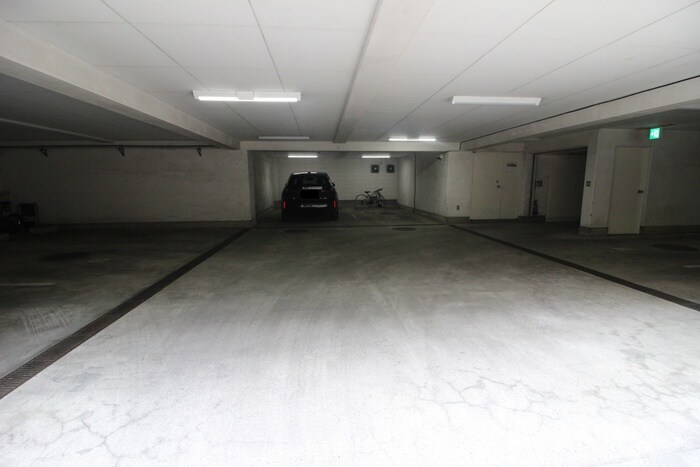 物件外観写真5　(駐車場)