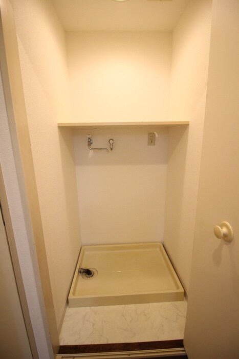 物件内観写真12　(洗濯機置場)