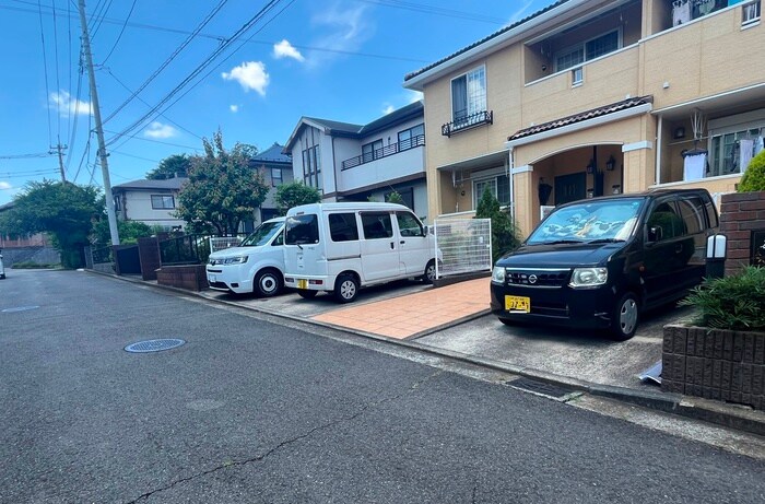 物件外観写真2　(駐車場)