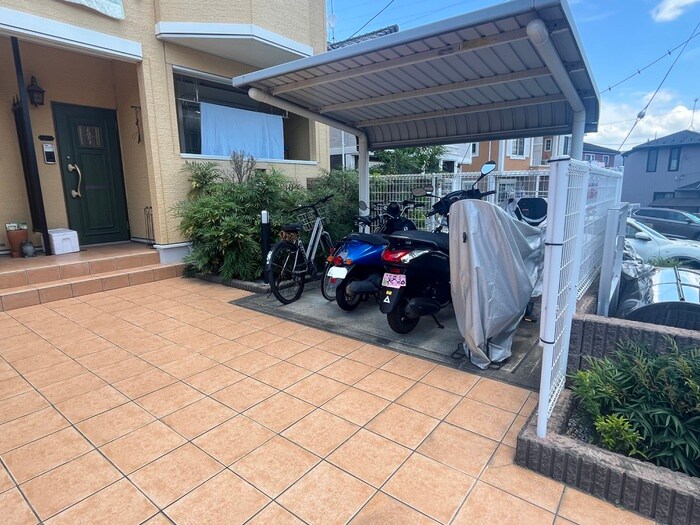 物件外観写真3　(駐輪場)