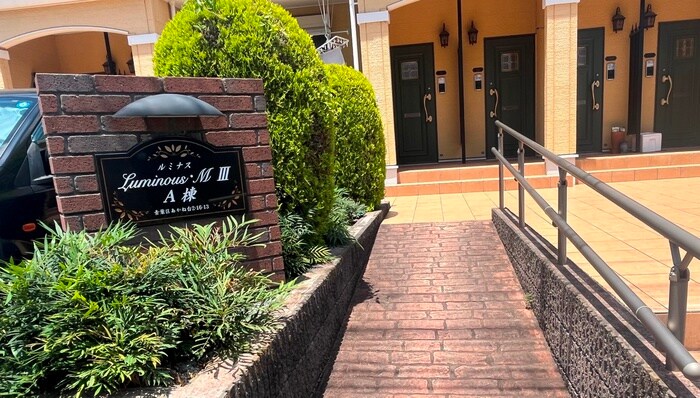 物件外観写真5　(エントランス部分)