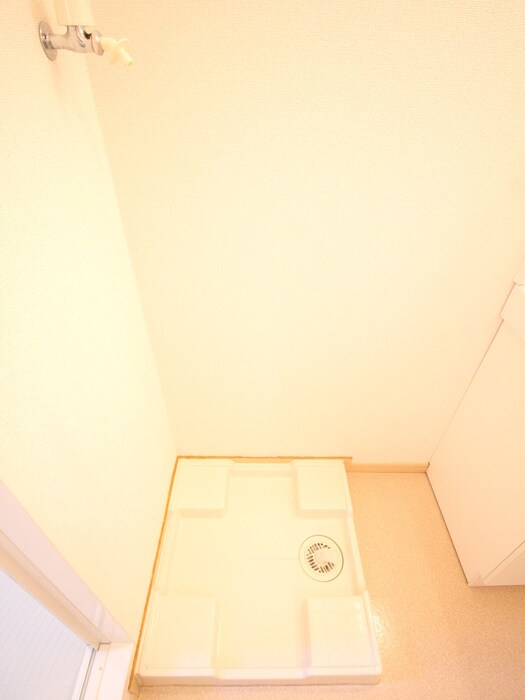 物件内観写真16　(洗濯機置場)