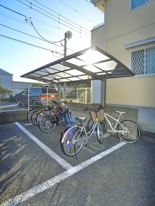 物件外観写真2　(駐輪場)