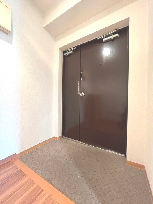 物件内観写真14　(玄関)