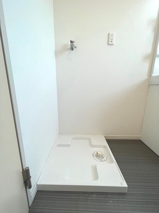 物件内観写真18　(洗濯機置場)