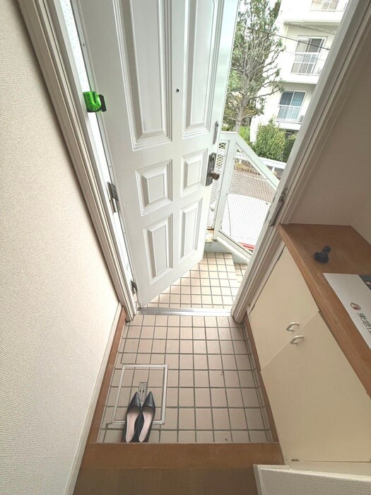 物件内観写真16　(玄関)