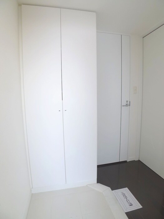 物件内観写真4　(玄関)