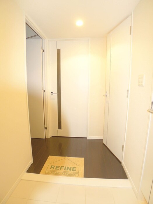 物件内観写真4　(玄関)