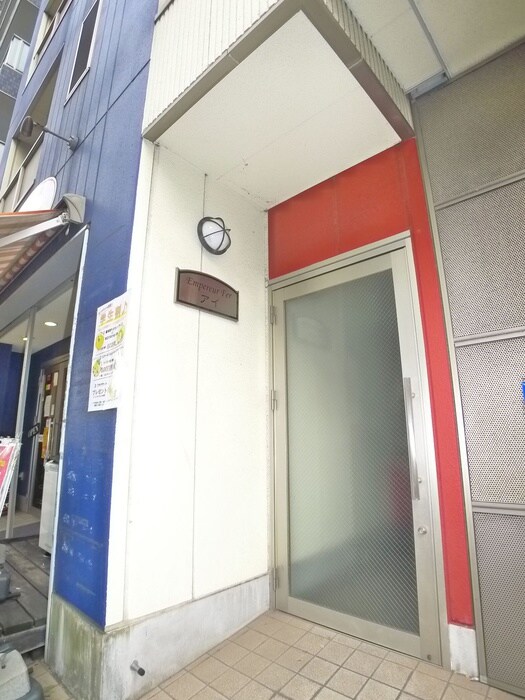 物件外観写真4　(エントランス部分)