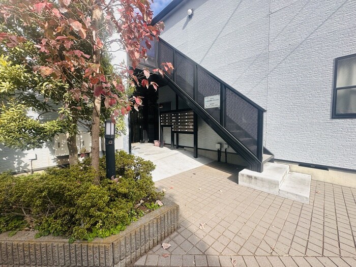 物件外観写真2　(エントランス部分)