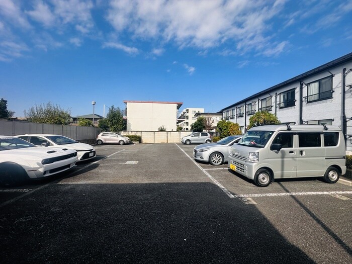 物件外観写真6　(駐車場)