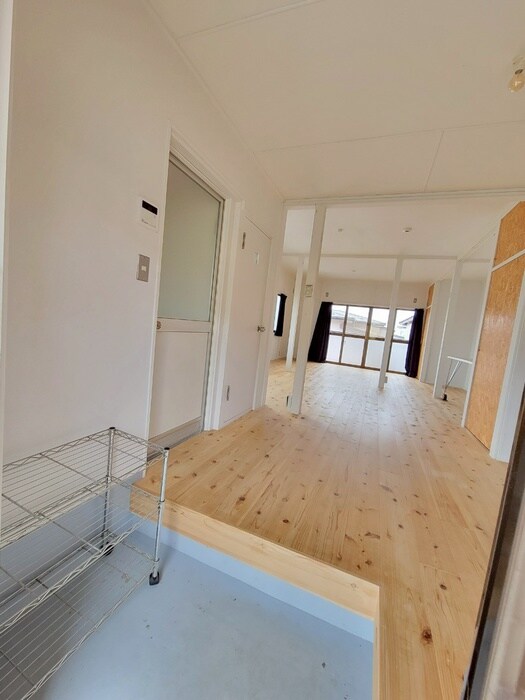 物件内観写真13　(玄関)