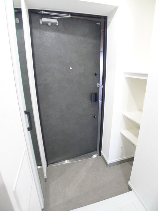 物件内観写真16　(玄関)