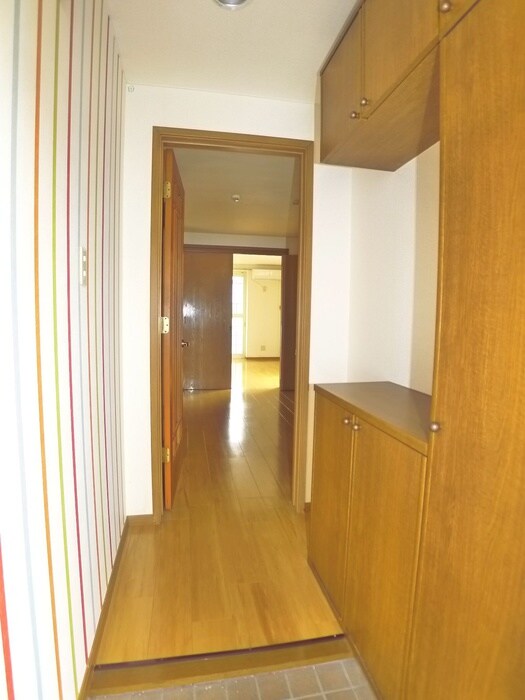 物件内観写真17　(玄関)