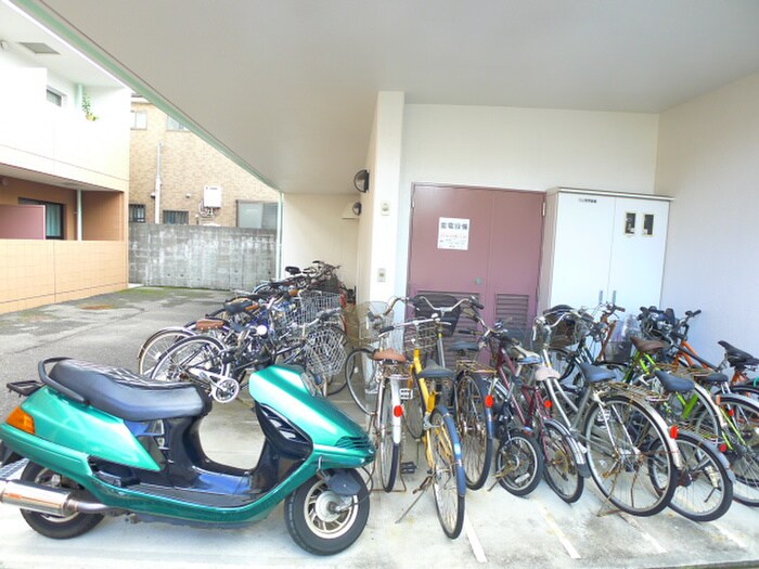 物件外観写真6　(駐輪場)