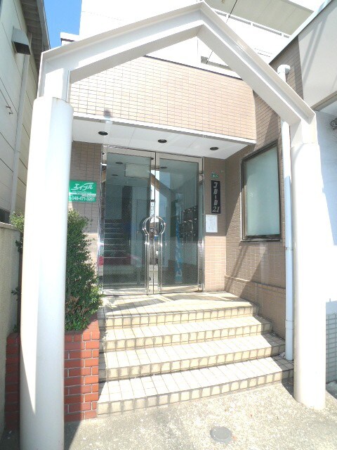 物件外観写真2　(エントランス部分)