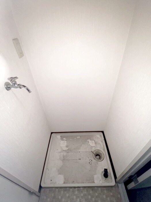 物件内観写真18　(洗濯機置場)