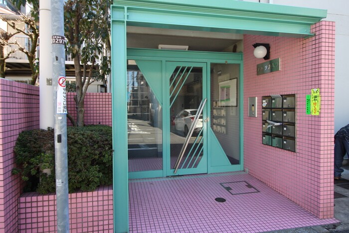 物件外観写真4　(エントランス部分)