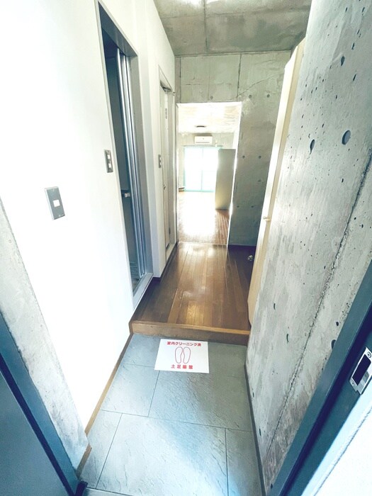 物件内観写真12　(玄関)