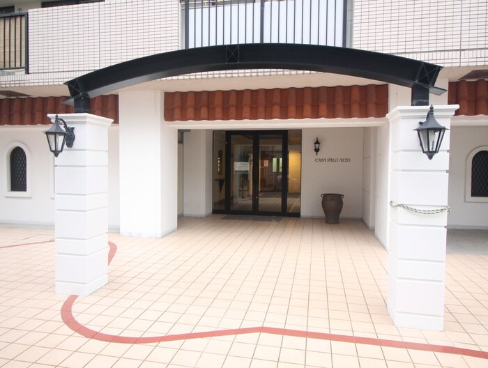 物件外観写真3　(エントランス部分)